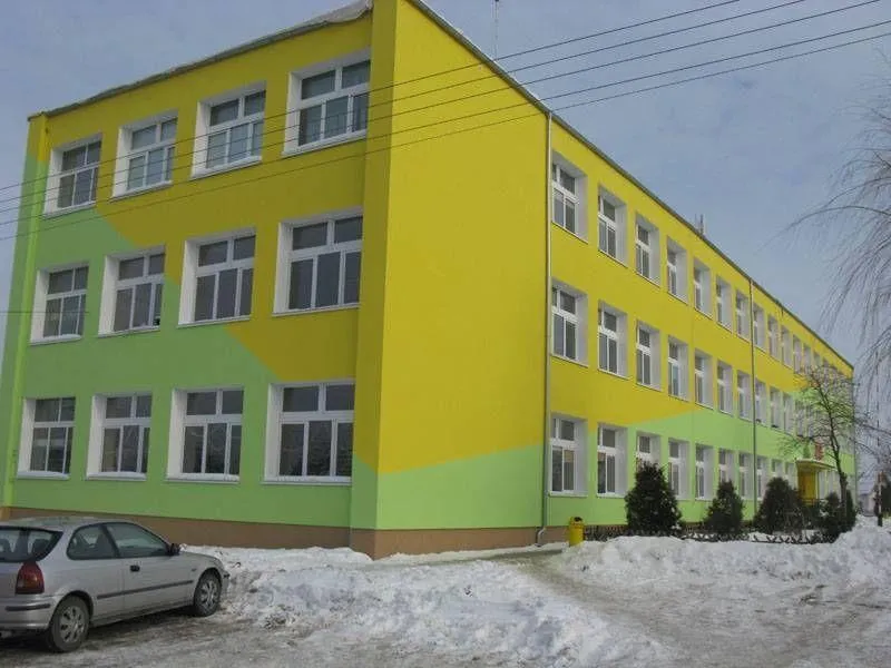 Zielono żółty budynek 2